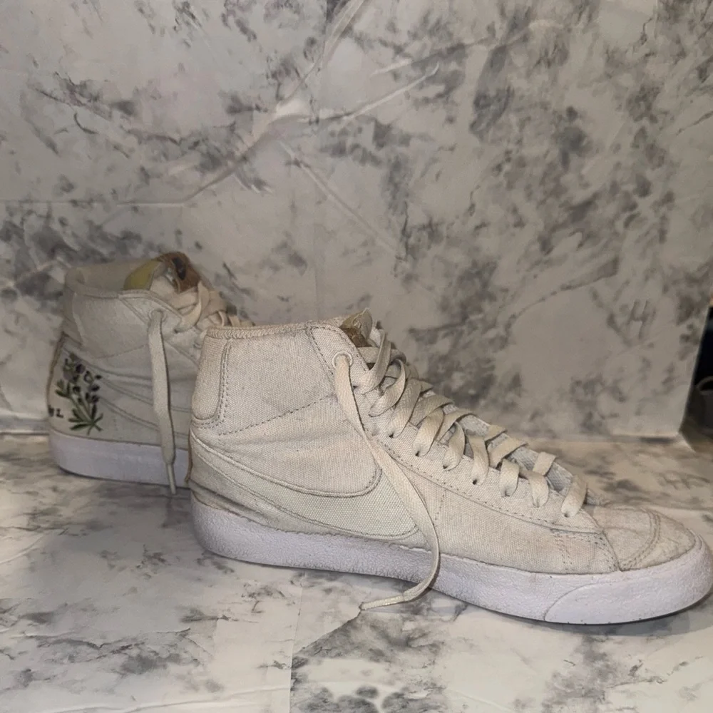 Preowned Nike Blazer Mid 77 Women 6.5 Indigo Trainers white blue floral project - Picture 2 of 11
